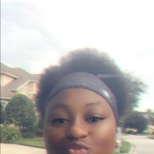 Meet your Posher, Makayla